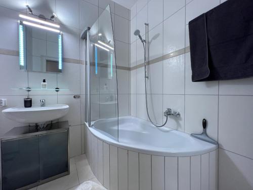 Wohnen auf Zeit - Vienna Design Apartment by Rabe - Parkplatz & Netflix & Coffee-Bar - nahe Schloss Schönbrunn
