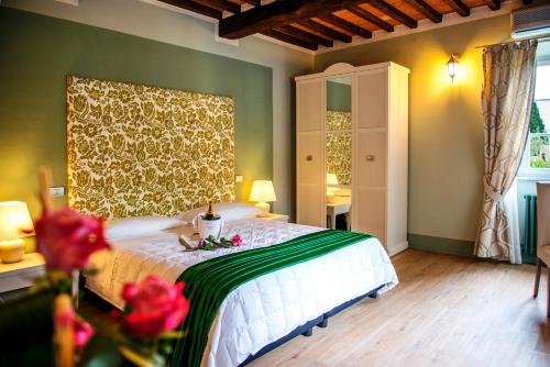 Postel nebo postele na pokoji v ubytování Cortona Resort & Spa
