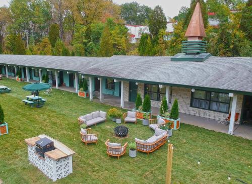 Κήπος έξω από το The Springs Motel