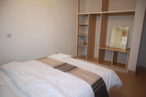 Postel nebo postele na pokoji v ubytování Lux Suites Mara Holiday Homes