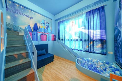 a childs room with a disney castle mural at Han Tian Tongyu in Wujie
