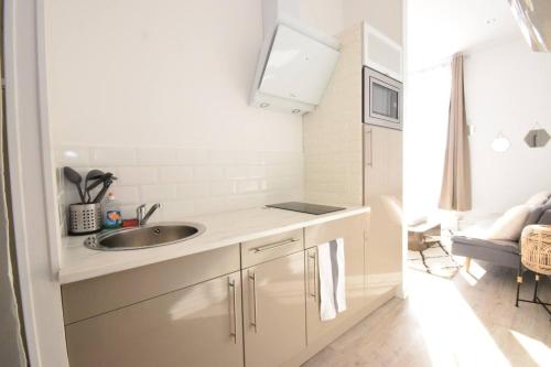 Η κουζίνα ή μικρή κουζίνα στο DESIGN APPART - HYPER CENTRE - TRAM - FREE WIFI - leRelaisdOdile21