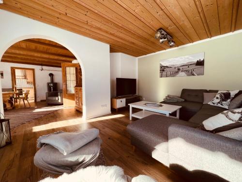 a living room with a couch and a table at Landhaus am Schneewittchenberg in Sonthofen