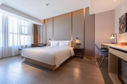 Atour Hotel Wuhan Jinyin Lakeにあるベッド