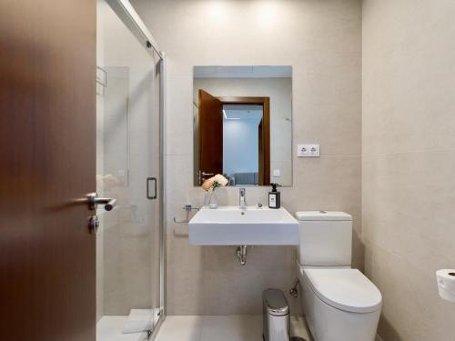 a bathroom with a toilet and a sink and a shower at Hotel Emeté & Coworking by Airnest in Las Palmas de Gran Canaria