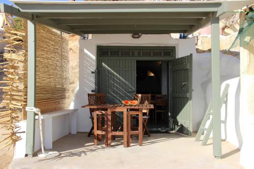 Φωτογραφία από το άλμπουμ του Manis Sirma (fisherman's house by the Sea) στον Προβατά