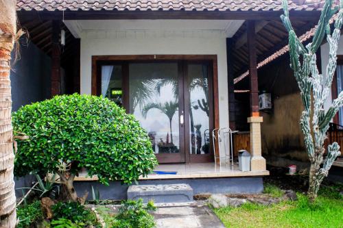 COCONUT BEACH BUNGALOWs & WARUNGにある庭