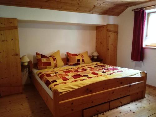 Ένα ή περισσότερα κρεβάτια σε δωμάτιο στο Lenzlschmiedkasa