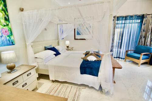 A bed or beds in a room at SEA SPLASH SELF CATERING And La Petite Maison