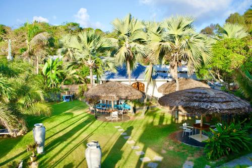 SEA SPLASH SELF CATERING And La Petite Maisonにある庭