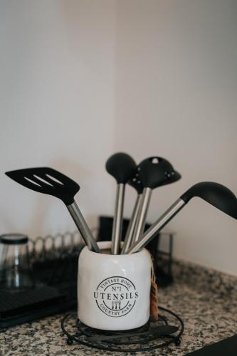 a cup filled with utensils sitting on a counter at Casa da Catedral Jerónimo in Badajoz