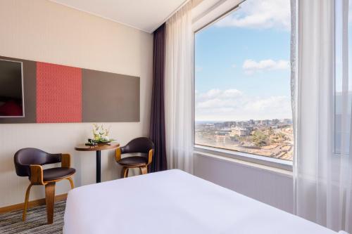 Ένα ή περισσότερα κρεβάτια σε δωμάτιο στο Shin Shin Hotel Jeju Worldcup