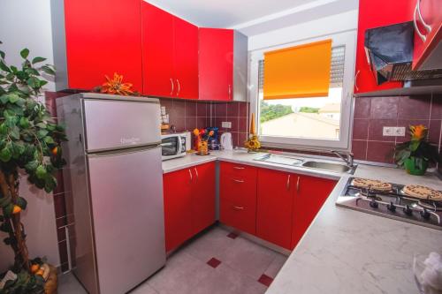 Kuchyň nebo kuchyňský kout v ubytování Apartments House Vesna Valmade
