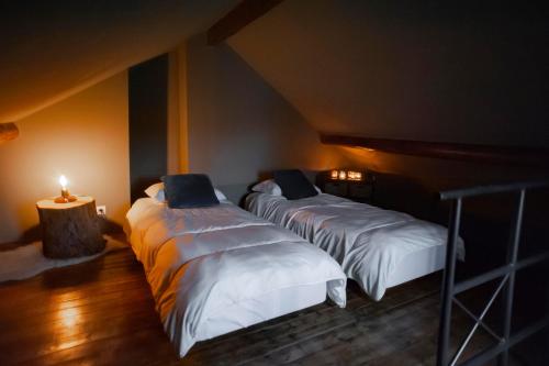 Un pat sau paturi într-o cameră la ' Au coeur de la valleé '