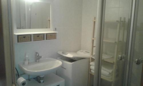 Koupelna v ubytování Central Small Apartment, Verbier