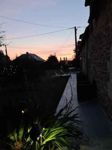a house with the sunset in the background at Gîte Avalon - Closeries du Golfe in Theix