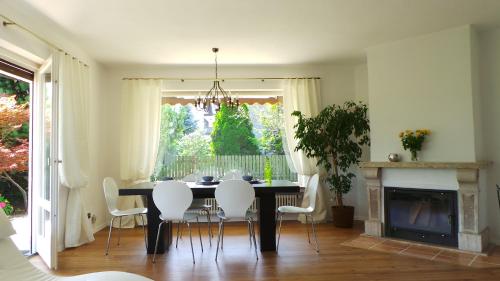 a dining room with a table and chairs and a fireplace at Yeti Lux - Family Garden Lodge in Garmisch-Partenkirchen
