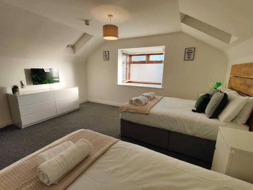 Gallery image of The Nook - TV in Every Bedroom! in Swansea