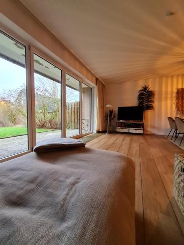 Ruang duduk di Saltwater Safari