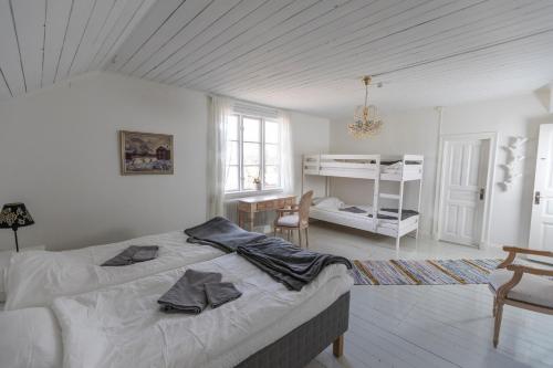 Postel nebo postele na pokoji v ubytování Lyrsta R B&B