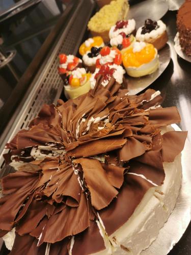 a chocolate cake on a table with other desserts at Parkhotel "Am Schänzchen" in Andernach