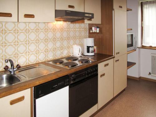 Kuchyň nebo kuchyňský kout v ubytování Apartment Elisabeth-3 by Interhome