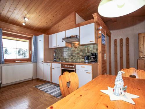 Kuchyň nebo kuchyňský kout v ubytování Apartment Sonnegg by Interhome
