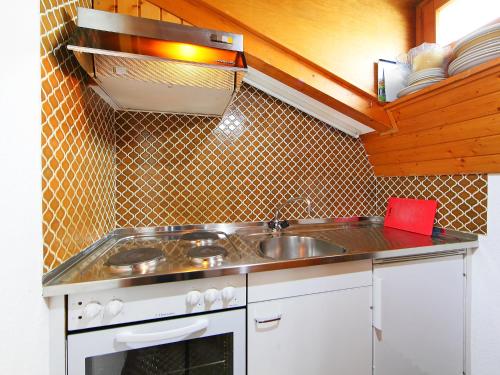 Apartment Eldorado 321 by Interhome tesisinde mutfak veya mini mutfak