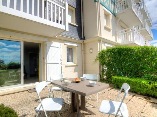 Balkón nebo terasa v ubytování Apartment Le Cap Bleu-1 by Interhome