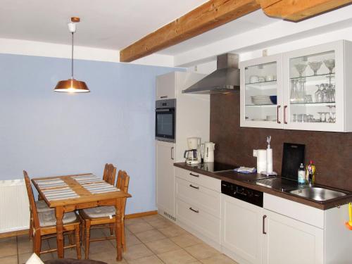 Η κουζίνα ή μικρή κουζίνα στο Apartment Bela 3 by Interhome