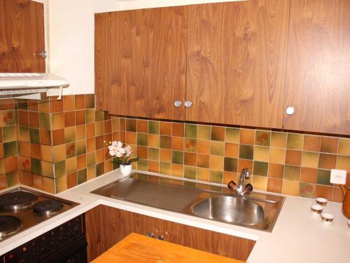 Η κουζίνα ή μικρή κουζίνα στο Apartment Eridan by Interhome