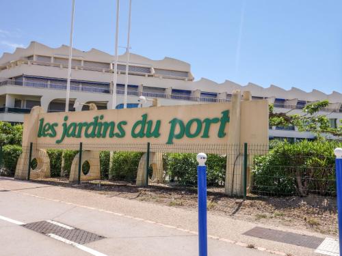 Apartment Les Jardins du Port-4 by Interhome