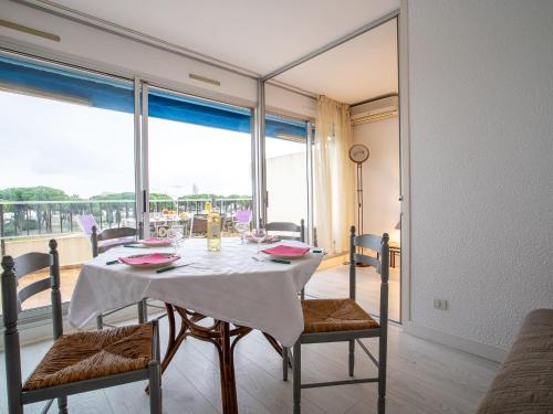 Apartment Les Jardins du Port-4 by Interhome