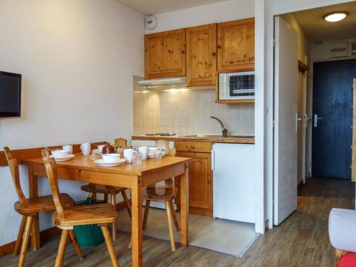 Apartment Home Club - Lavachet-1 by Interhome