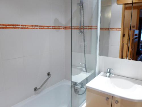 Apartment Le Grand Tichot A et B - Val Claret-8 by Interhome