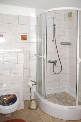 Bilik mandi di Holiday Home Kaiser by Interhome