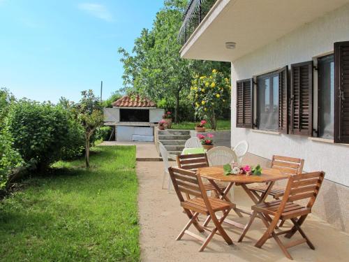 Apartment Luka by Interhome