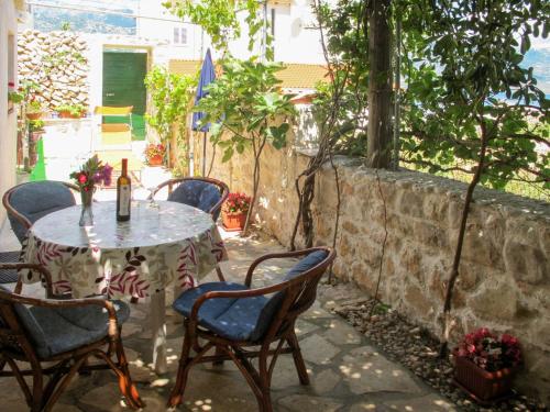 Patio nebo venkovní prostory v ubytování Apartment Lukeni-2 by Interhome