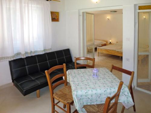 Apartment Pineta-1 by Interhome