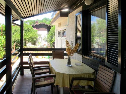 Balcony o terrace sa Holiday Home Tin - VIR101 by Interhome