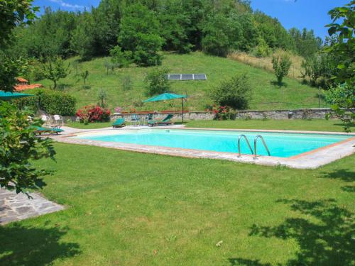 a swimming pool in the middle of a yard at Holiday Home Tara by Interhome in Laterina