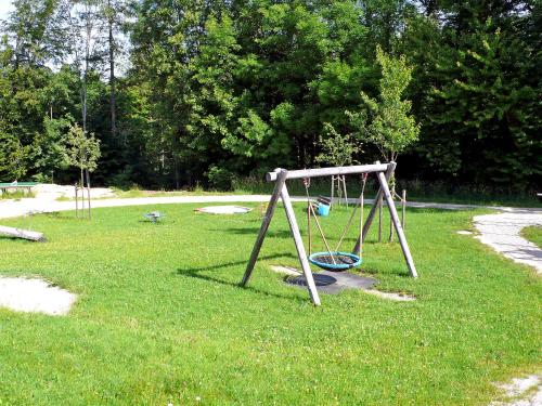 Ο χώρος παιχνιδιού για παιδιά στο Holiday Home Ferienpark Vorauf-4 by Interhome