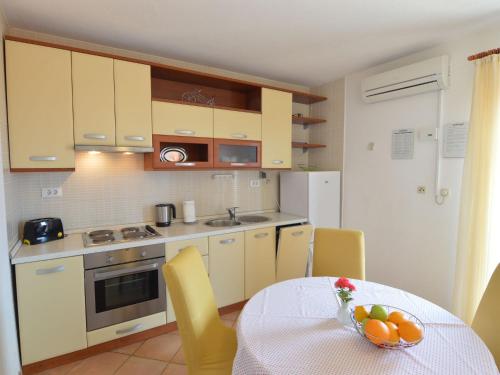 Apartment Viktor-2 by Interhome