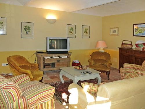 TV a/nebo společenská místnost v ubytování Holiday Home Il Marchese del Grillo by Interhome
