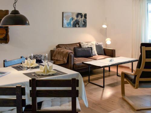 ein Wohnzimmer mit einem Tisch und einem Sofa in der Unterkunft Apartment Chesa Ova Cotschna 205 by Interhome in St. Moritz