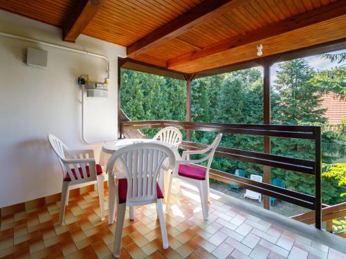 A balcony or terrace at Apartment Paulownia by Interhome