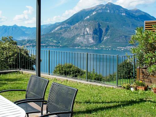 patio con 2 sedie e vista sull'acqua di Holiday Home Ronco - VNA216 by Interhome a Perledo