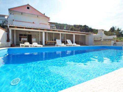 Bazén v ubytování Holiday Home Zdenko 1 by Interhome nebo v jeho okolí