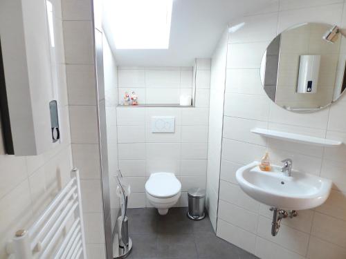 Ένα μπάνιο στο Apartment Kleinheide-2 by Interhome