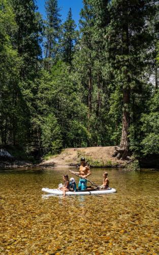 a group of people in a canoe in the water at Un je ne sais quoi de Paradis in Les Vans
